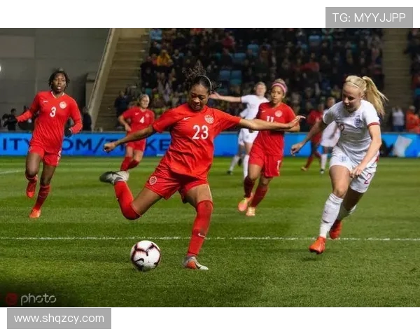 加拿大女足与喀麦隆女足激战正酣展现巾帼风采与足球激情的精彩对决